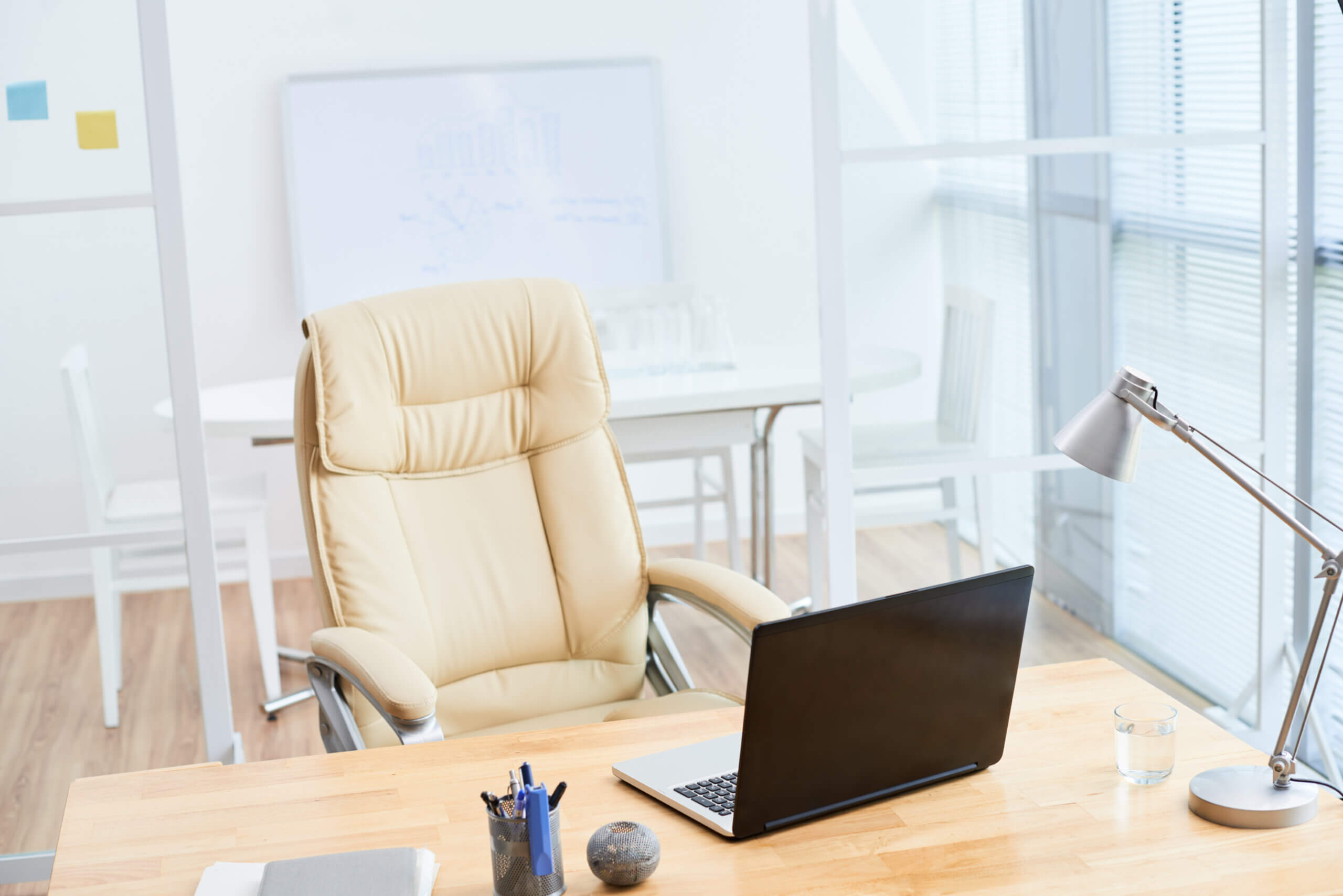 As 04 melhores cadeiras ergonômicas para comprar 2023